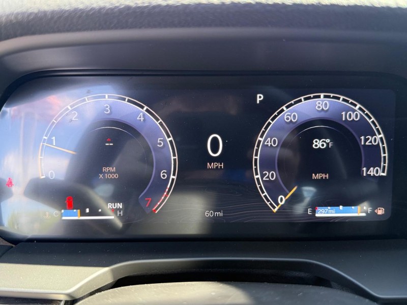 Jeep Grand Cherokee Vehicle Full-screen Gallery Image 28