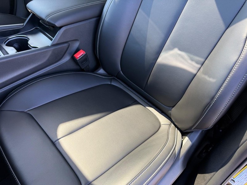 Jeep Grand Cherokee Vehicle Full-screen Gallery Image 30