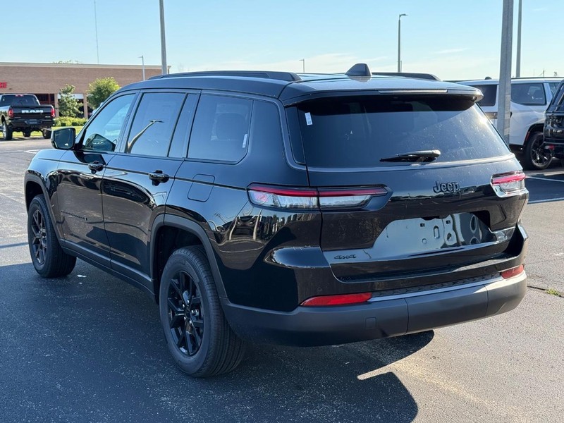 Jeep Grand Cherokee L Vehicle Full-screen Gallery Image 5