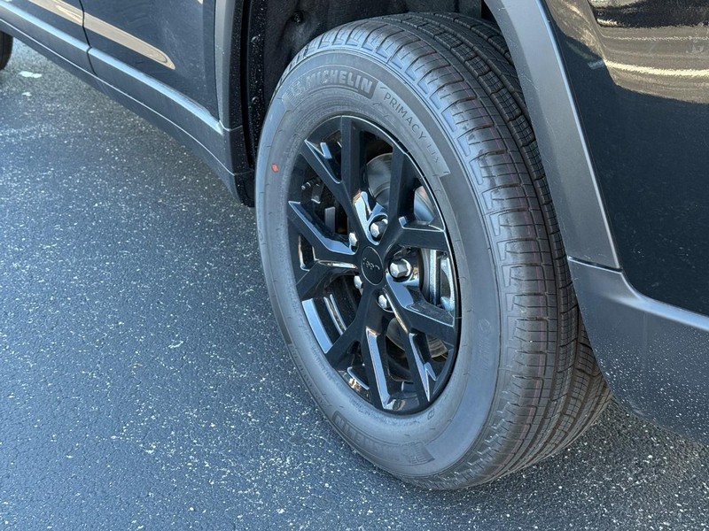 Jeep Grand Cherokee L Vehicle Full-screen Gallery Image 6