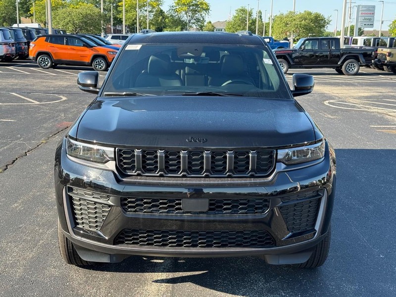 Jeep Grand Cherokee L Vehicle Full-screen Gallery Image 10