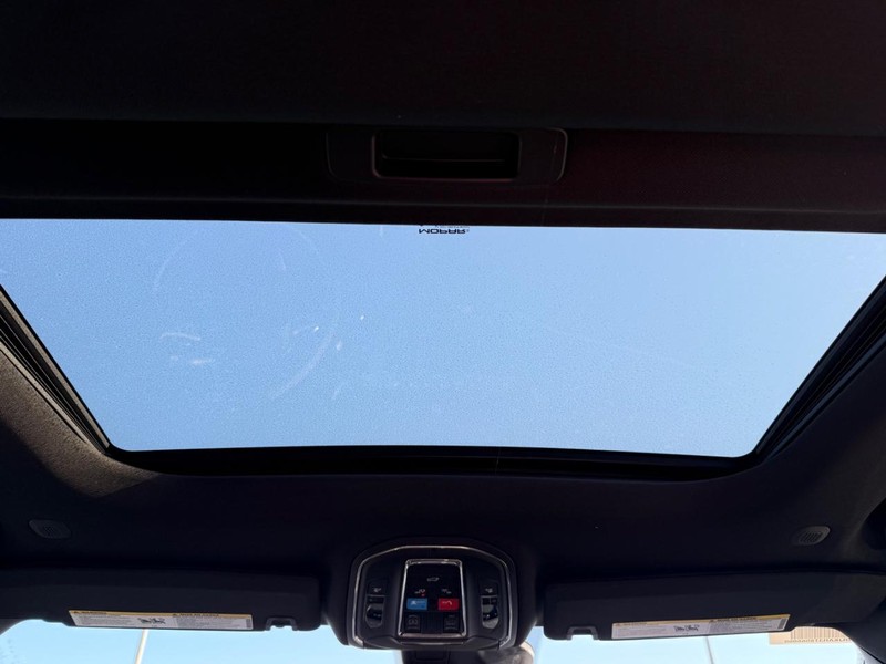Jeep Grand Cherokee L Vehicle Full-screen Gallery Image 14