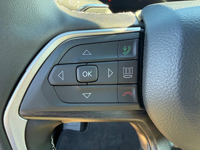 Jeep Grand Cherokee L Vehicle Full-screen Gallery Image 21