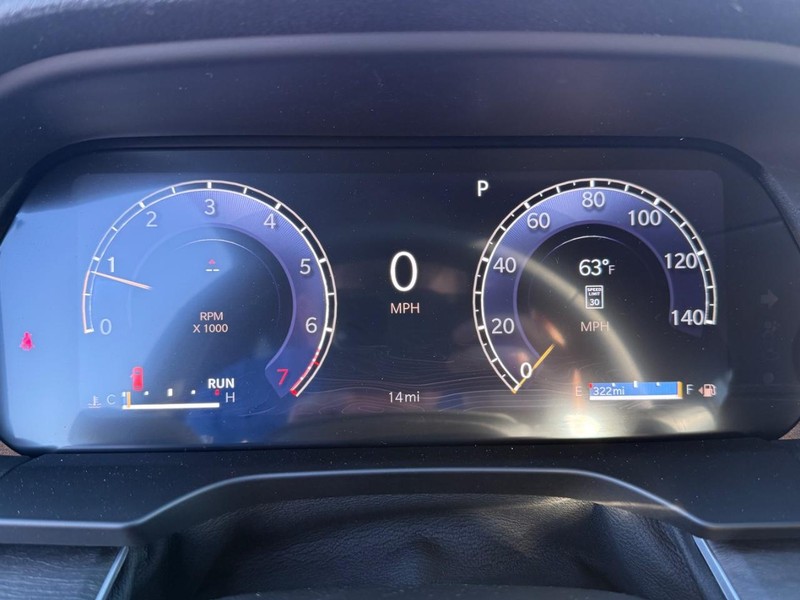 Jeep Grand Cherokee L Vehicle Full-screen Gallery Image 29