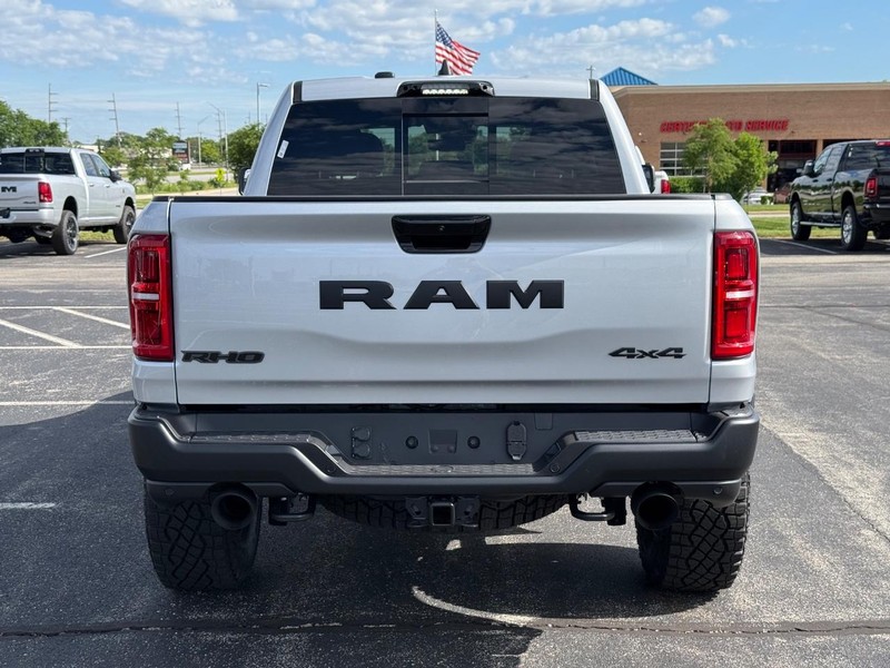 Ram 1500 Vehicle Full-screen Gallery Image 4