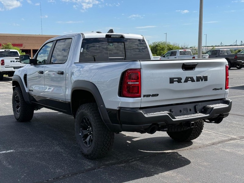 Ram 1500 Vehicle Full-screen Gallery Image 5