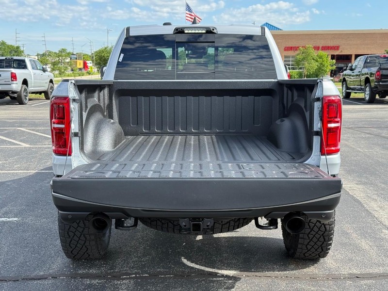Ram 1500 Vehicle Full-screen Gallery Image 7