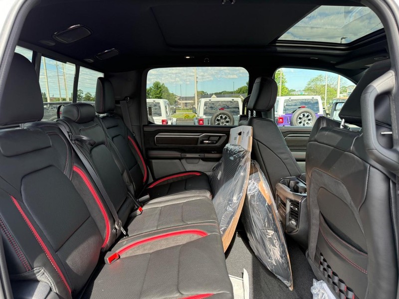 Ram 1500 Vehicle Full-screen Gallery Image 10