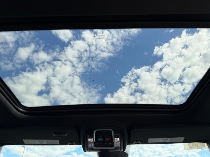 Ram 1500 Vehicle Full-screen Gallery Image 12