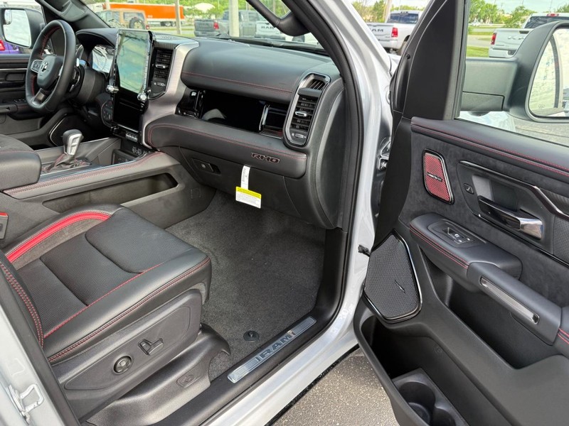 Ram 1500 Vehicle Full-screen Gallery Image 15