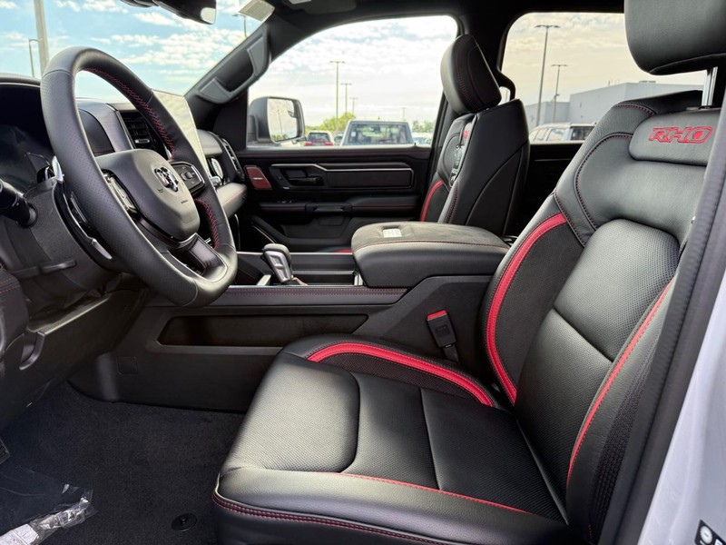 Ram 1500 Vehicle Full-screen Gallery Image 18