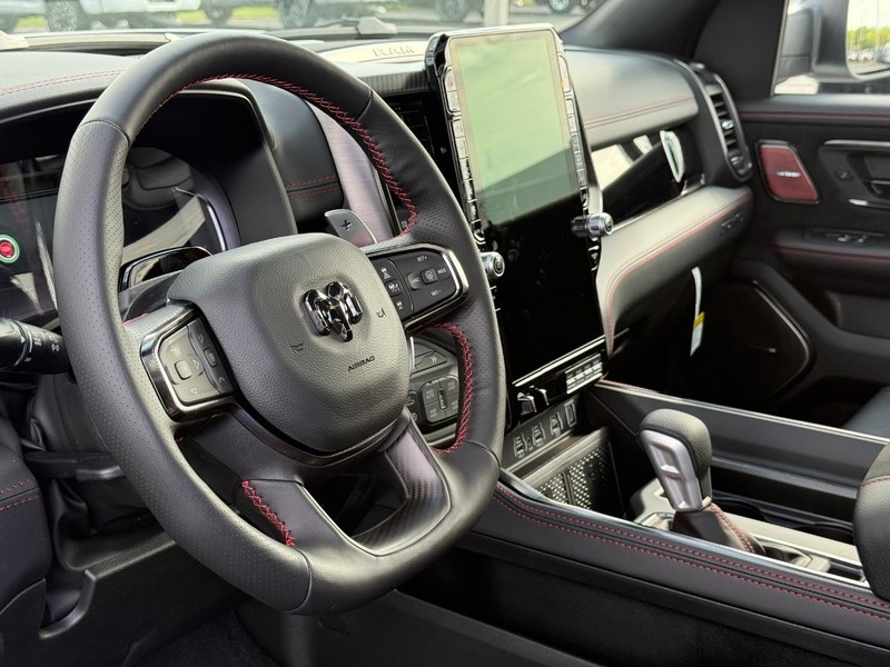 Ram 1500 Vehicle Full-screen Gallery Image 19