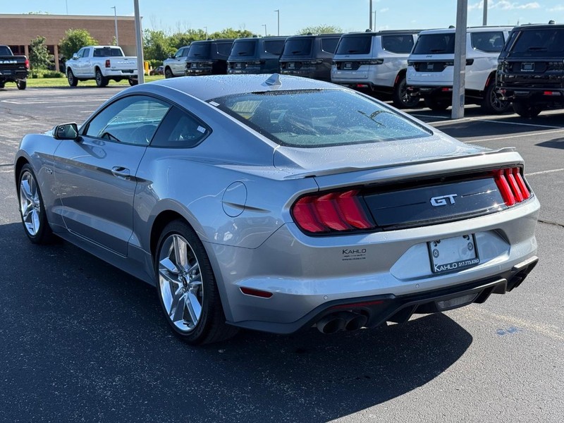 Ford Mustang Vehicle Full-screen Gallery Image 05