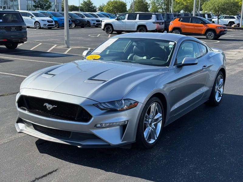 Ford Mustang Vehicle Full-screen Gallery Image 08
