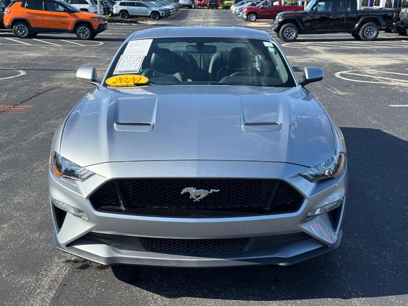 Ford Mustang Vehicle Full-screen Gallery Image 09