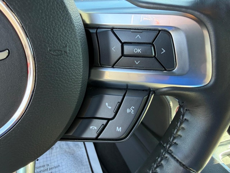 Ford Mustang Vehicle Full-screen Gallery Image 18