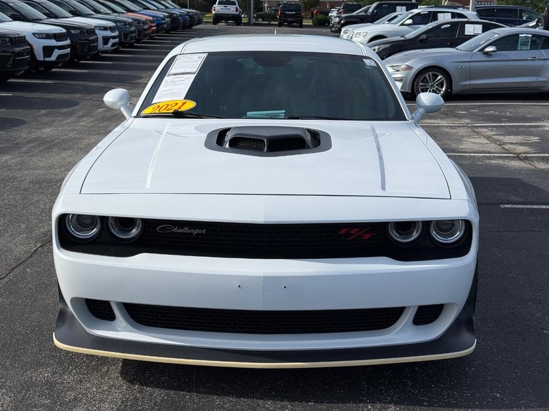 Dodge Challenger Vehicle Full-screen Gallery Image 9