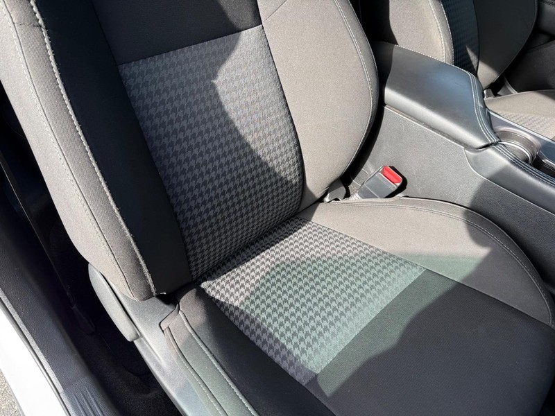 Dodge Challenger Vehicle Full-screen Gallery Image 12