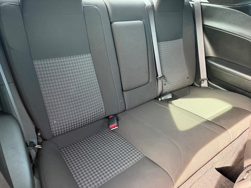 Dodge Challenger Vehicle Full-screen Gallery Image 13