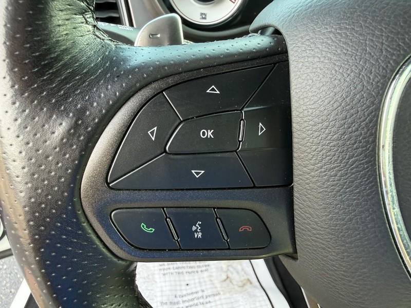 Dodge Challenger Vehicle Full-screen Gallery Image 17