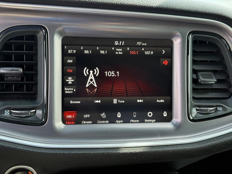 Dodge Challenger Vehicle Full-screen Gallery Image 21