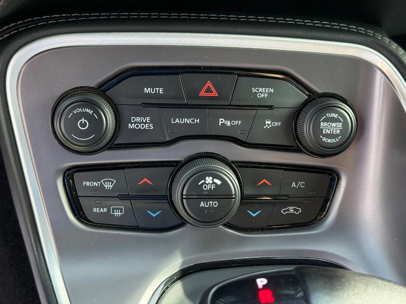 Dodge Challenger Vehicle Full-screen Gallery Image 23
