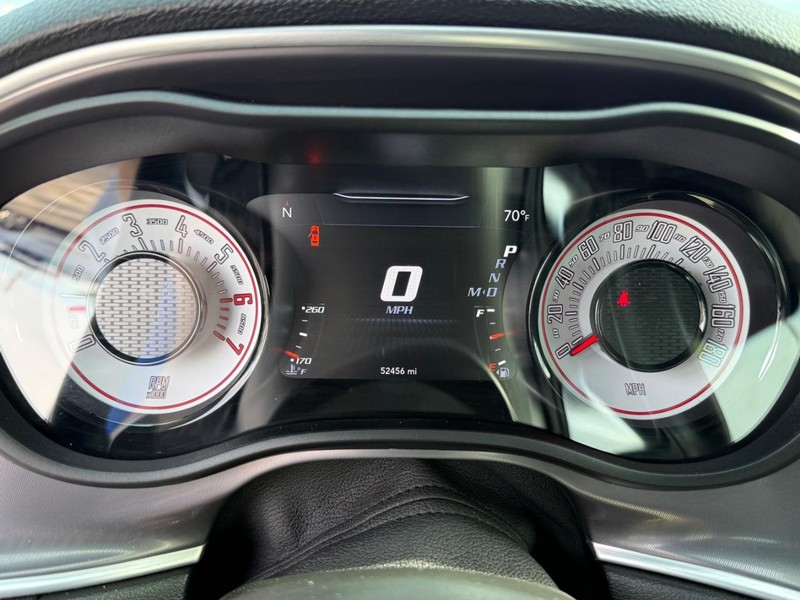 Dodge Challenger Vehicle Full-screen Gallery Image 26