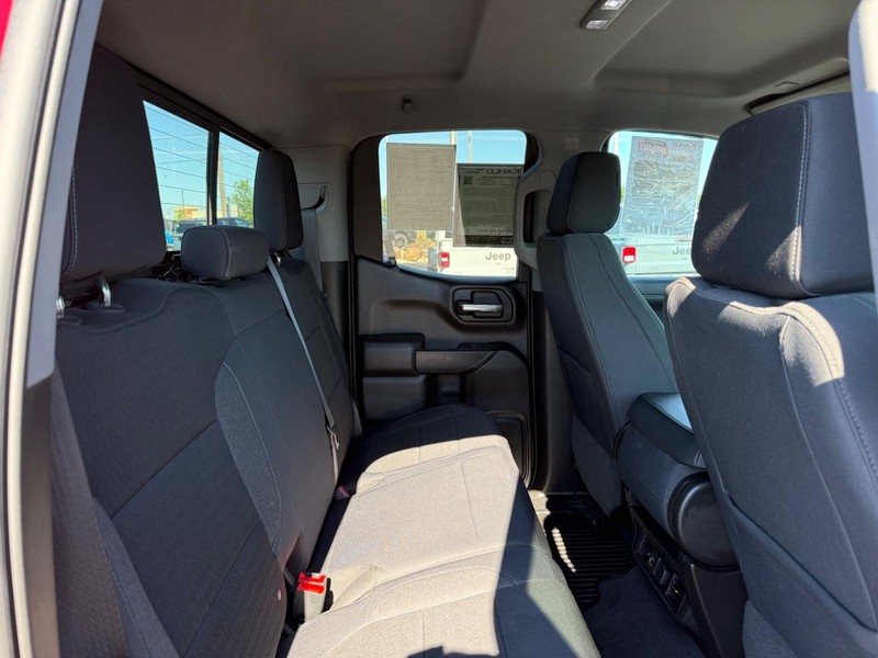 Chevrolet Silverado 1500 Vehicle Full-screen Gallery Image 07