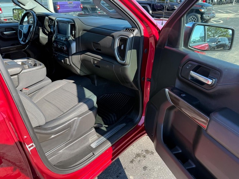 Chevrolet Silverado 1500 Vehicle Full-screen Gallery Image 11