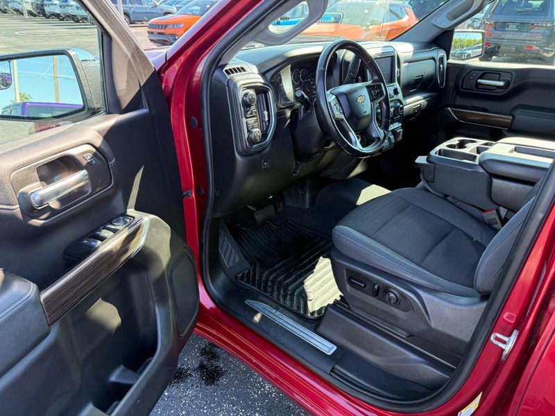 Chevrolet Silverado 1500 Vehicle Full-screen Gallery Image 13