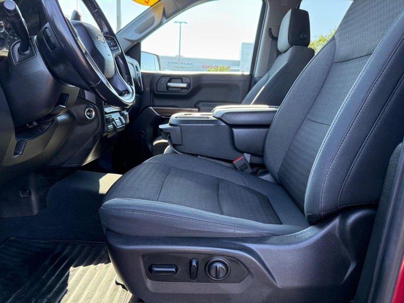 Chevrolet Silverado 1500 Vehicle Full-screen Gallery Image 14