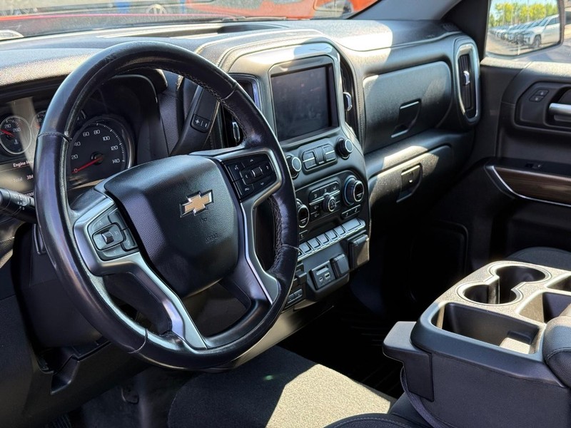 Chevrolet Silverado 1500 Vehicle Full-screen Gallery Image 15