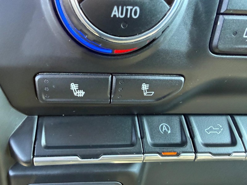 Chevrolet Silverado 1500 Vehicle Full-screen Gallery Image 19