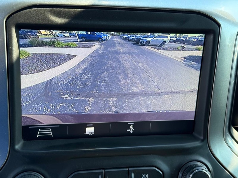 Chevrolet Silverado 1500 Vehicle Full-screen Gallery Image 21