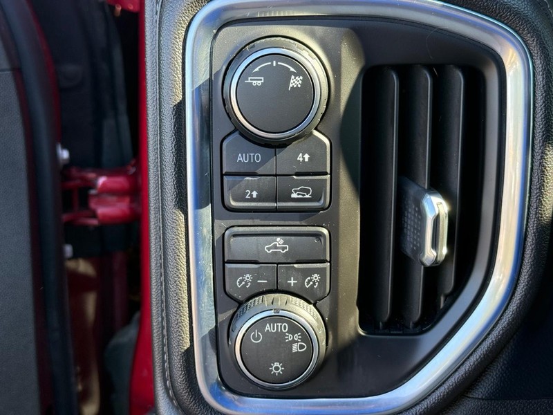Chevrolet Silverado 1500 Vehicle Full-screen Gallery Image 28