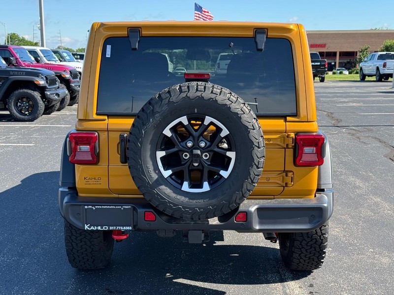 Jeep Wrangler Vehicle Full-screen Gallery Image 4