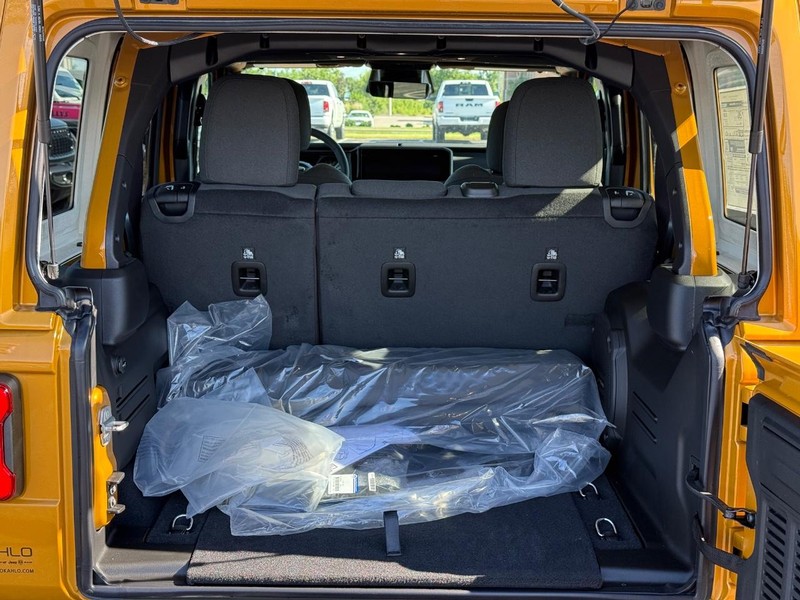 Jeep Wrangler Vehicle Full-screen Gallery Image 7