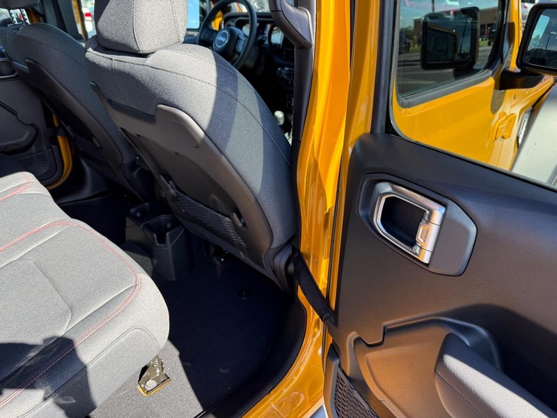Jeep Wrangler Vehicle Full-screen Gallery Image 11