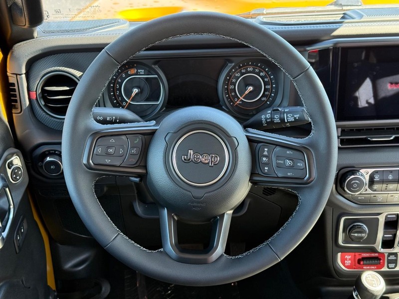 Jeep Wrangler Vehicle Full-screen Gallery Image 13