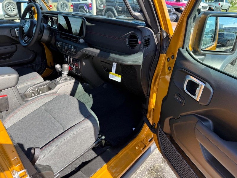 Jeep Wrangler Vehicle Full-screen Gallery Image 14
