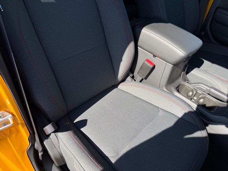 Jeep Wrangler Vehicle Full-screen Gallery Image 15