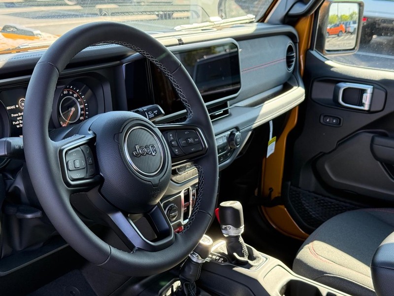 Jeep Wrangler Vehicle Full-screen Gallery Image 18