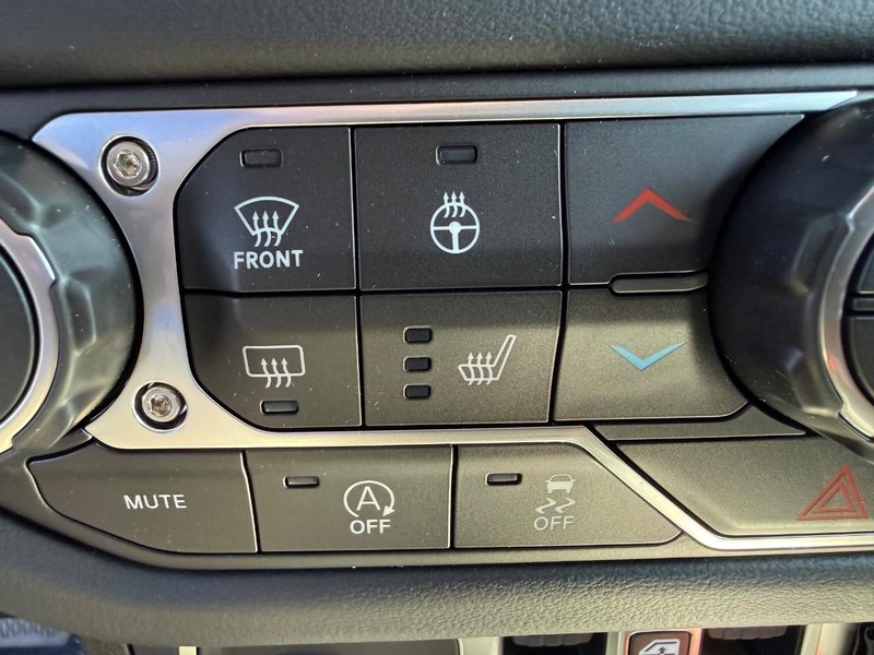 Jeep Wrangler Vehicle Full-screen Gallery Image 22
