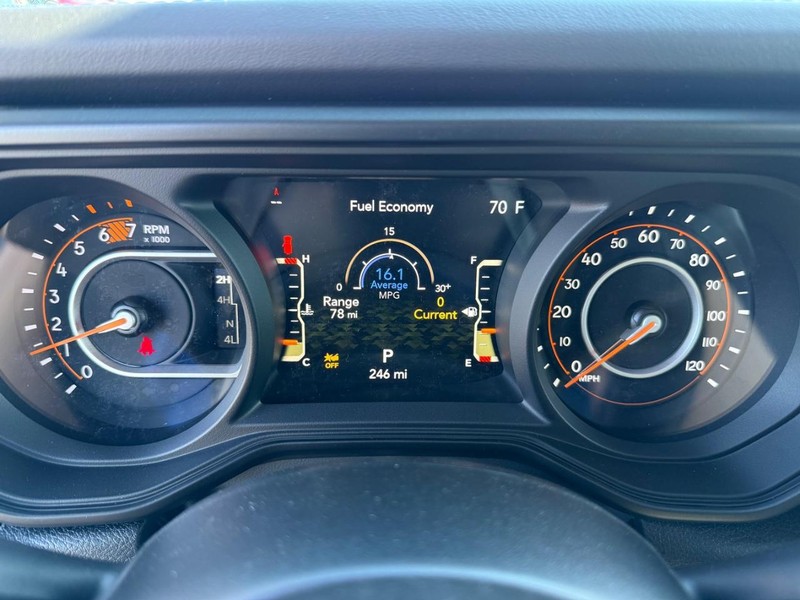 Jeep Wrangler Vehicle Full-screen Gallery Image 28
