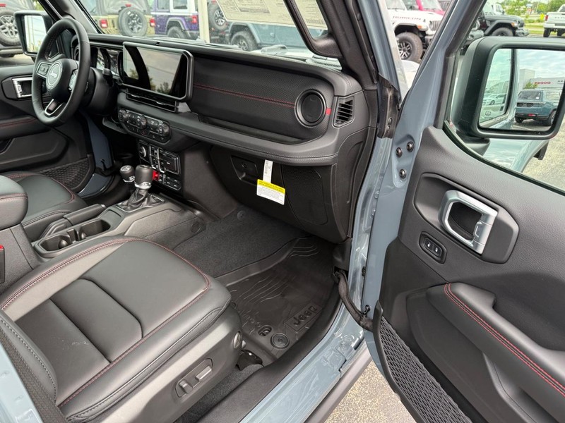 Jeep Wrangler Vehicle Full-screen Gallery Image 15