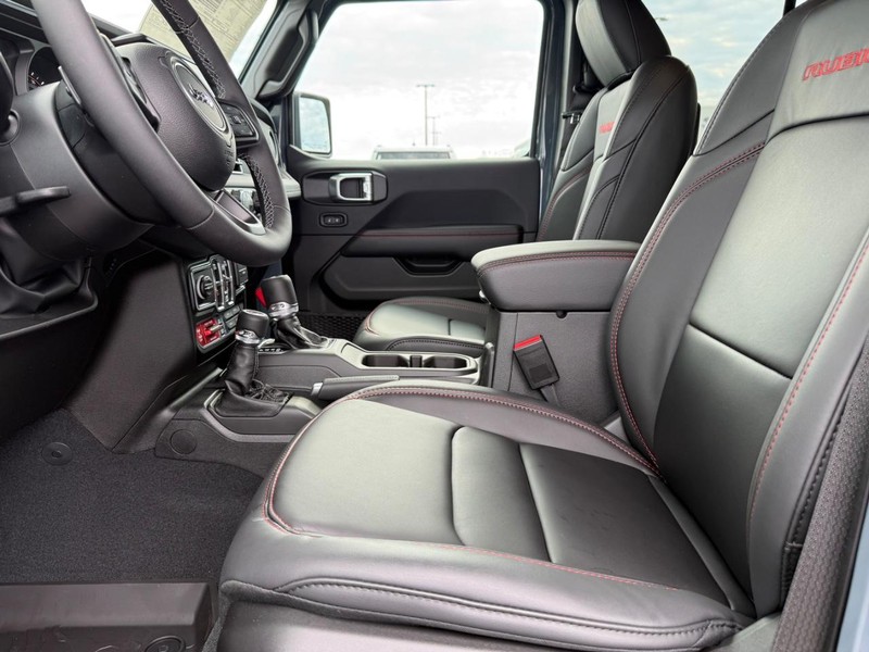 Jeep Wrangler Vehicle Full-screen Gallery Image 18