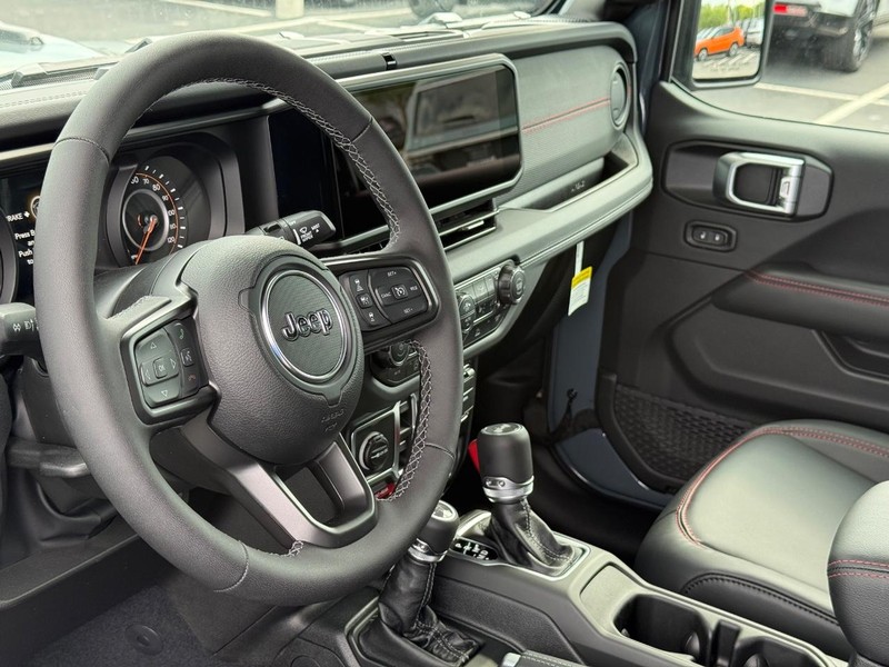 Jeep Wrangler Vehicle Full-screen Gallery Image 19