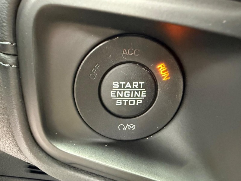 Jeep Wrangler Vehicle Full-screen Gallery Image 22