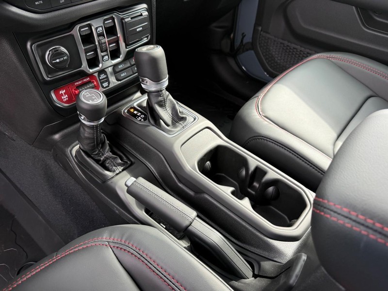Jeep Wrangler Vehicle Full-screen Gallery Image 27