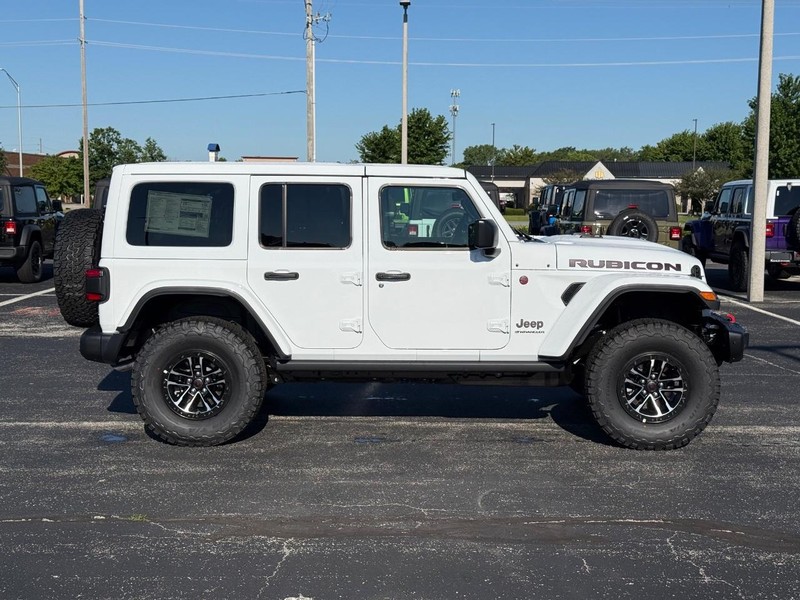 Jeep Wrangler Vehicle Full-screen Gallery Image 2